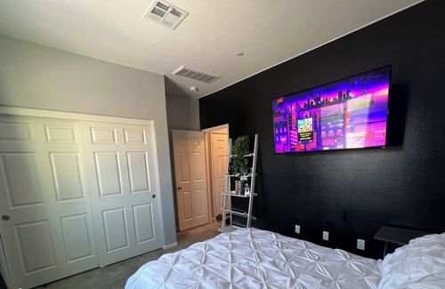 Victorville Apartment | 50s Themed Rockabilly Guest suite retreat