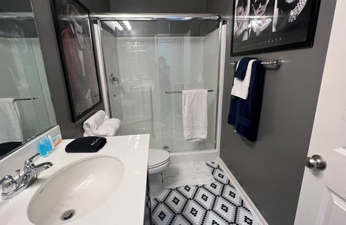 Victorville Apartment | 50s Themed Rockabilly Guest suite retreat
