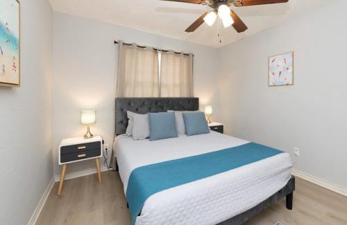 South Arlington House | 510 Six Flags Water Park & Zoo