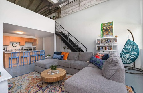 Otterbien Home Apartment | 5103 Peters · New Industrial Loft on Lebanon Bike Trail !