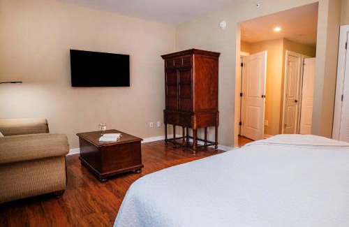 St. Augustine House | 5107-LP Ground Floor King Suite with kitchenette