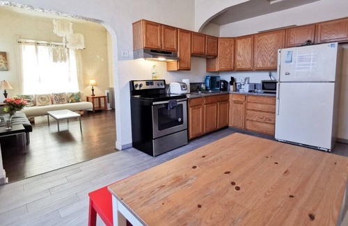 Vallejo House | 510B - 2B1B Apartment near Napa, Six Flags & Freeway