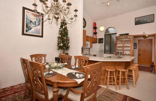 Hidden Valley House | 5123 Summit View Court