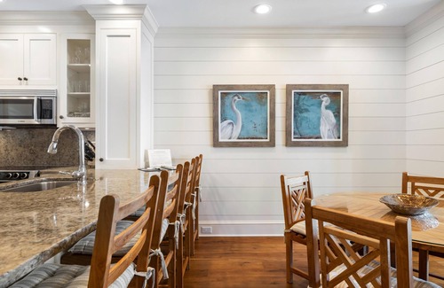 East Beach Condo | 5128 Windswept: Renovated 2BR Oceanfront Condo, Beach Gear/Bike Credit