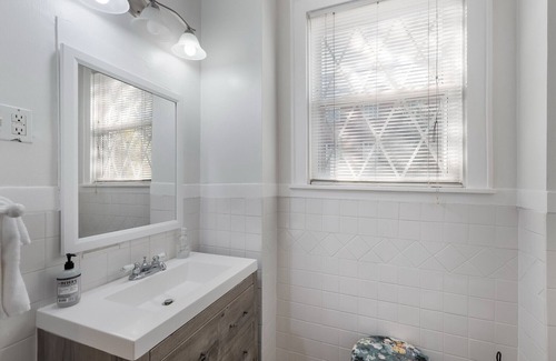 Midtown Condo | 516 | Amazing 2BR 1BA Apt in Historic Alta Vista, SA!