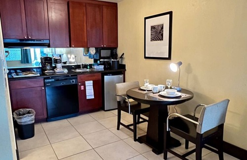 Ruskin Condo | 517 FlipFlop Zone. · Ground unit!Across from Pool & 2 min walk to the beach! Wifi, Free parking!