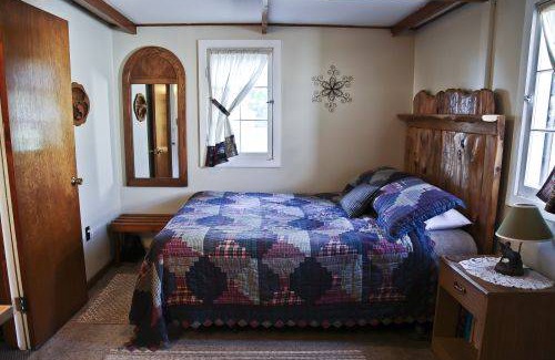 Carp Lake Cabin | 52 m² Cabin ∙ 2 bedrooms ∙ 6 guests