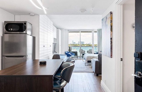 West Avenue Condo | 522 1100 West Bay view Balcony Studio, Gym, Spa, Pool