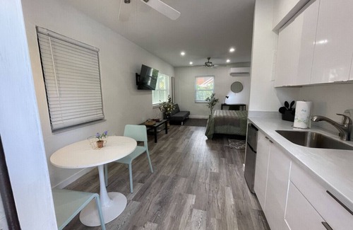 East Little Havana Apartment | 526 · Beautiful and Spacious studio - Casa Habana