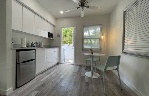 East Little Havana Apartment | 526 · Beautiful and Spacious studio - Casa Habana