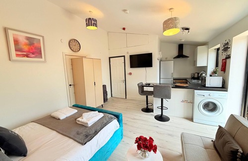 Slough Apartment | 526A Farnham Rd