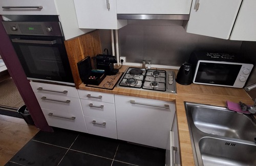 Les Pavillons-sous-Bois Apartment | 52m2 first floor apartment, 2 bedrooms, private parking