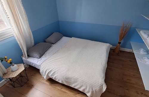 Les Pavillons-sous-Bois Apartment | 52m2 first floor apartment, 2 bedrooms, private parking