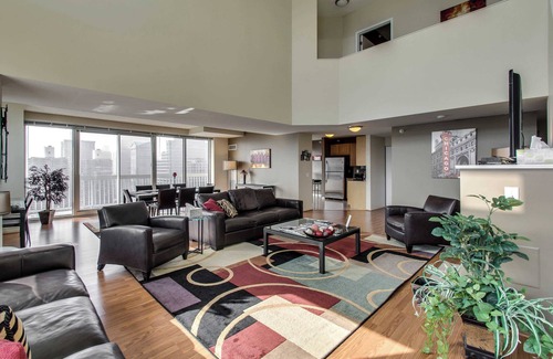 Downtown Chicago Apartment | 53/54 Mag Mile Penthouse VIEWS, Fireplace, Pool