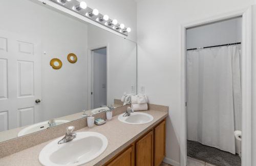 Sunset Ridge House | 53 Pool Home Located In Sunset Ridge Community!