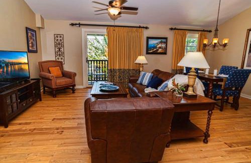 St. Augustine House | 5322-1P Top Floor 1 BR overlooks pool courtyard -