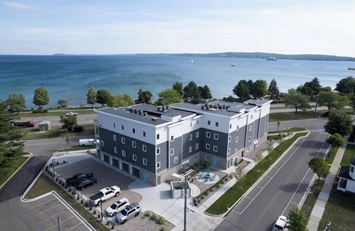 Traverse City Condo | 539 Bay St. Lake View Condo by Beach 102W
