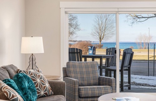 Traverse City Condo | 539 Bay St. Lake View Condo by Beach 102W