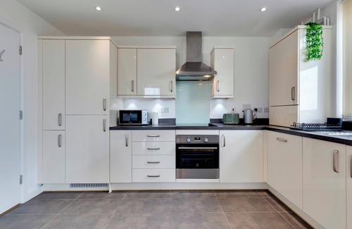 Trumpington Apartment | 54 Woodpecker Way · Modern apartment near Addenbrookes | Free parking | Pass the Keys