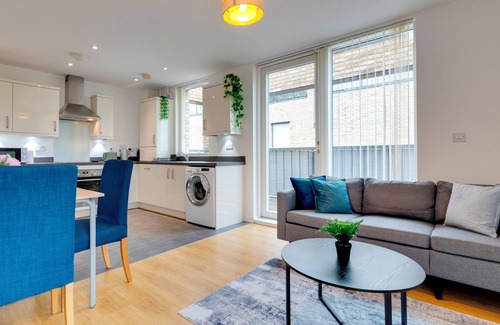 Trumpington Apartment | 54 Woodpecker Way · Modern apartment near Addenbrookes | Free parking | Pass the Keys