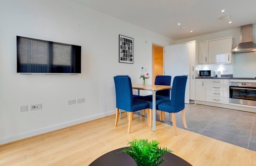 Trumpington Apartment | 54 Woodpecker Way · Modern apartment near Addenbrookes | Free parking | Pass the Keys