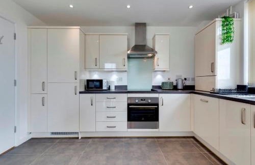 Trumpington Apartment | 54 Woodpecker Way · Modern apartment near Addenbrookes Free parking Pass the Keys