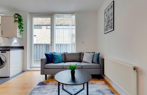 Trumpington Apartment | 54 Woodpecker Way · Modern apartment near Addenbrookes Free parking Pass the Keys