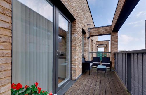 Trumpington Apartment | 54 Woodpecker Way · Modern apartment near Addenbrookes Free parking Pass the Keys