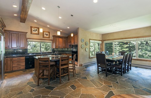 Incline Village House | 5400' Home w/6 BD, 6.5BR, Hot Tub - XMAS NIGHTLY REDUCED DUE TO A CANCELLATION