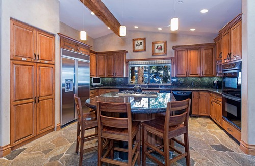 Incline Village House | 5400' Home w/6 BD, 6.5BR, Hot Tub - XMAS NIGHTLY REDUCED DUE TO A CANCELLATION