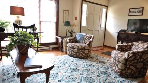 Cape May House | 547 Sunset Blvd