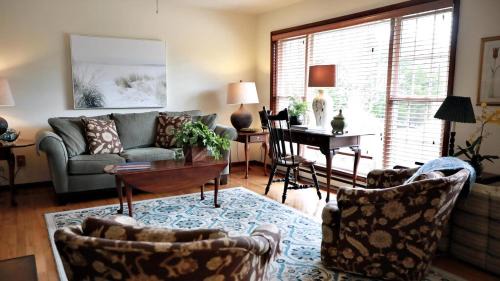 Cape May House | 547 Sunset Blvd