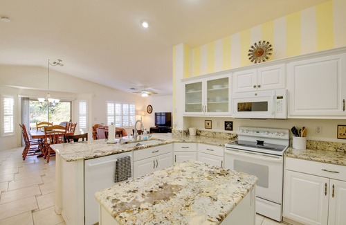Gilbert House | 55 + Gilbert Home w/Yard, Golf Course On-Site