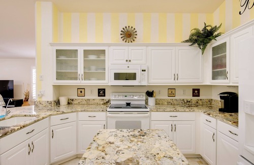 Gilbert House | 55 + Gilbert Home w/Yard, Golf Course On-Site