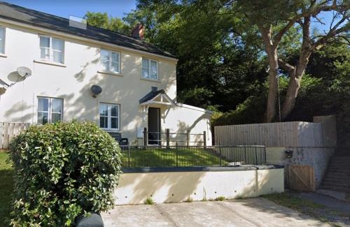Saundersfoot House | 55 Incline Way - Saundersfoot Coastal Retreat with Patio & Parking