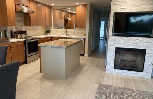 Encinitas Condo | 55+ This little gem of a place is a perfect escape for 31 days or more.