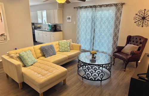 Houston House | 5522 David & Jennie’s place 5 minutes to a community park