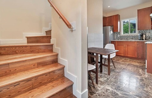Riley Park-Little Mountain House | 5536 N · Peaceful 1Bedroom+1Bathroom Laneway House