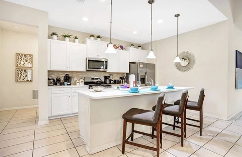 Loughman House | 5548 Solterra Stay | Queen Bed + Shared Bathroom