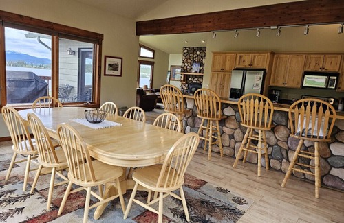 Georgetown House | 556 Black Bear Ln