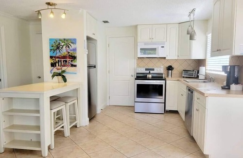 Naples Park Apartment | 559 Park Place | Orchid Villa - Minutes to Beaches