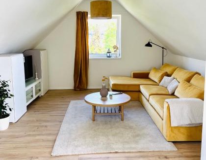 Rabenstein Apartment | 55m2 Chemnitz Rabenstein Kids Welcome, Wifi, Privater Parkplatz, Waschmaschine, Babybett, Klimaanlage