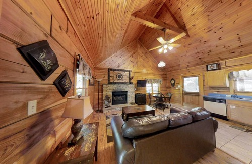 Pigeon Forge Cabin | 56 m² Cabin ∙ 1 bedroom ∙ 4 guests