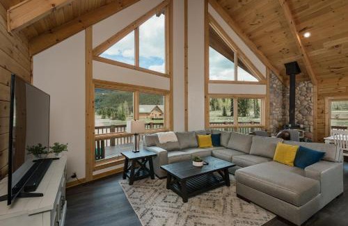 Purgatory House | 56 Meadowview Lane