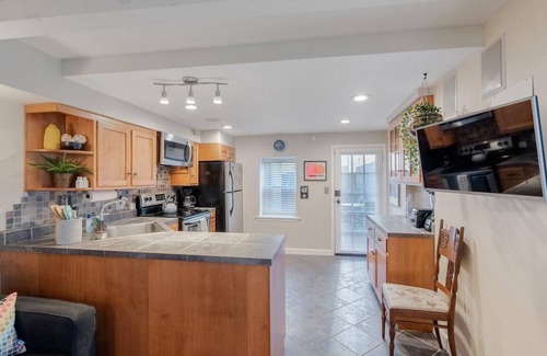 Fairmount House | 564 1/2 North Judson