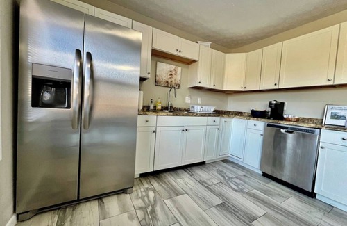 Lindenwald House | 5682 Horseshoe Bend Road · Charming 4BR Home in Liberty Township w Large Deck