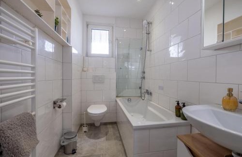 Wiemelhausen Apartment | 56qm Erdgeschoss-Wohnung zentral in Bochum Ehrenfeld mit Balkon - Friederika II