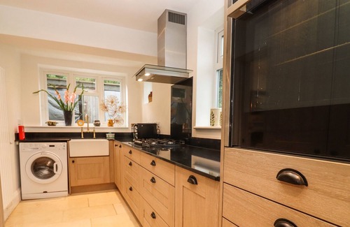 Ozleworth Cottage | 57 BRADLEY STREET, romantic, with open fire in Wotton-Under-Edge
