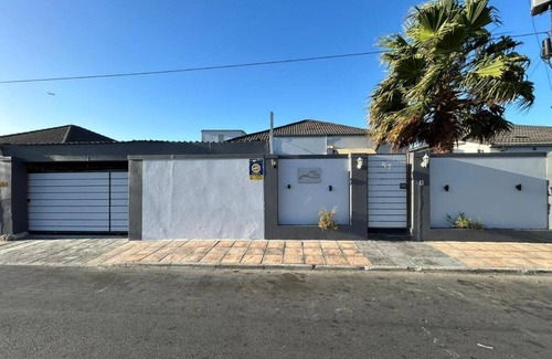 Parow Apartment | 57 On Wynne- DELUXE UNIT 1