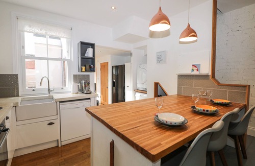 Winchester Cottage | 59 BAR END ROAD, pet friendly, with a garden in Winchester